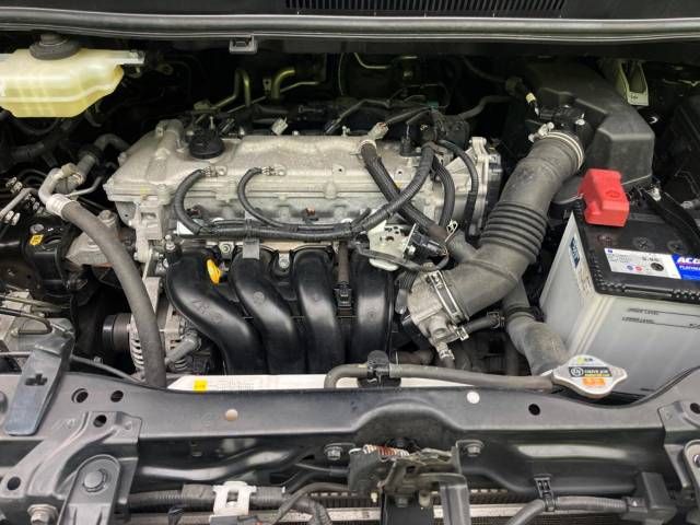 Toyota VOXY 2015-04 182109-18