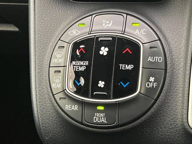 Toyota VOXY 2015-04 182109-6