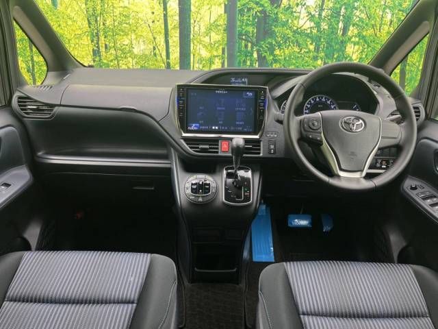 Toyota VOXY 2015-04 182109-1