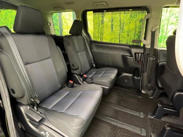 Toyota VOXY 2015-04 182109-8