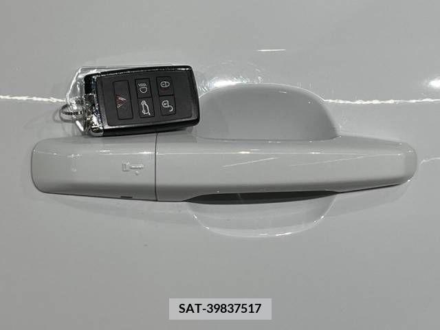 Jaguar E-PACE 2019-06 375281-9