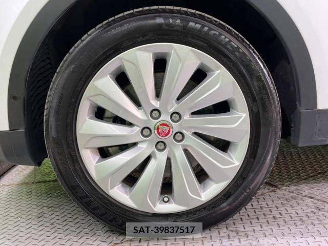 Jaguar E-PACE 2019-06 375281-14