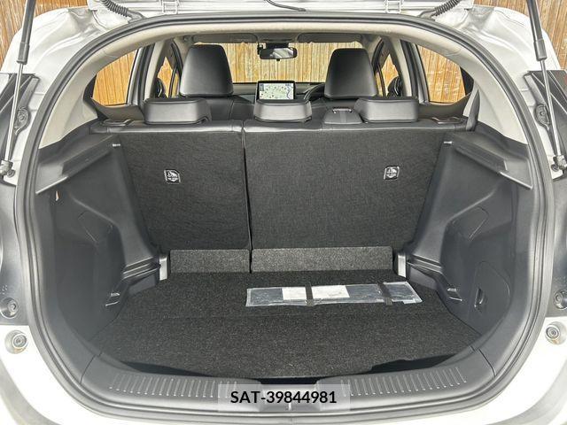 Toyota AQUA 2021-07 260483-13