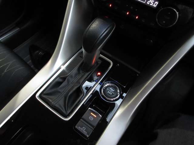 Mitsubishi ECLIPSE CROSS 2018-06 13386-17