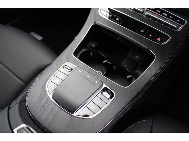 Mercedes Benz E-CLASS 2021-06 2145-26