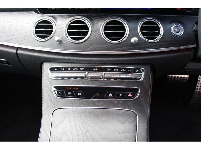 Mercedes Benz E-CLASS 2021-06 2145-27