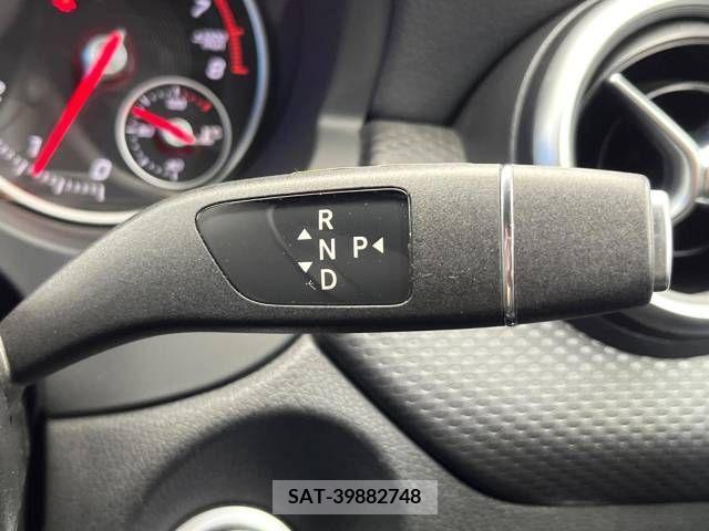 Mercedes Benz A-CLASS 2016-11 378415-11