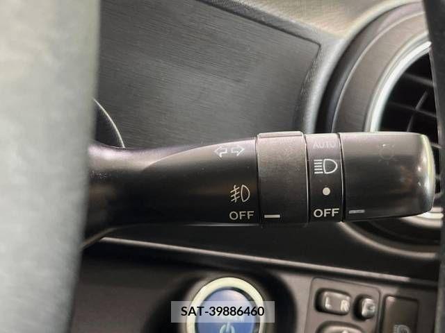 Toyota AQUA 2012-06 348992-7