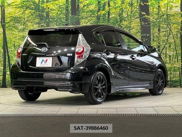 Toyota AQUA 2012-06 348992-17