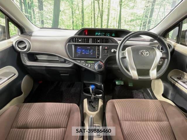 Toyota AQUA 2012-06 348992-1