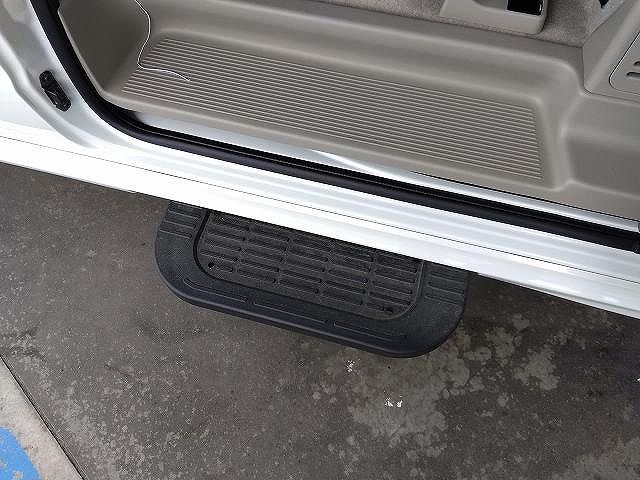 Suzuki EVERY WAGON 2023-10 191583-4