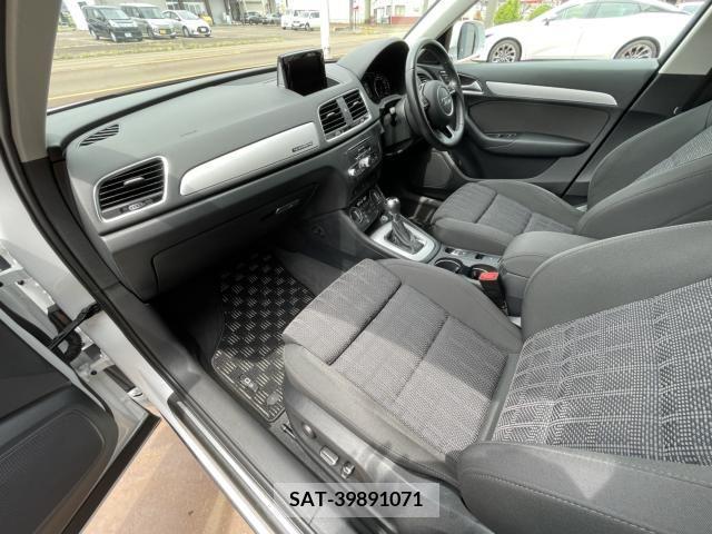 Audi Q3 2017-05 330765-24