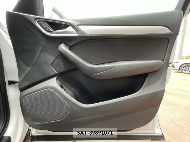Audi Q3 2017-05 330765-21