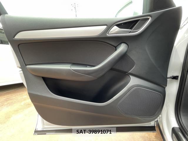 Audi Q3 2017-05 330765-26