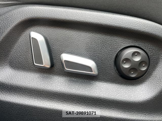 Audi Q3 2017-05 330765-23