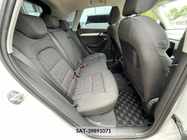 Audi Q3 2017-05 330765-28