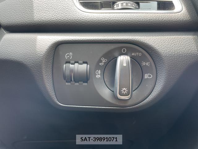 Audi Q3 2017-05 330765-16