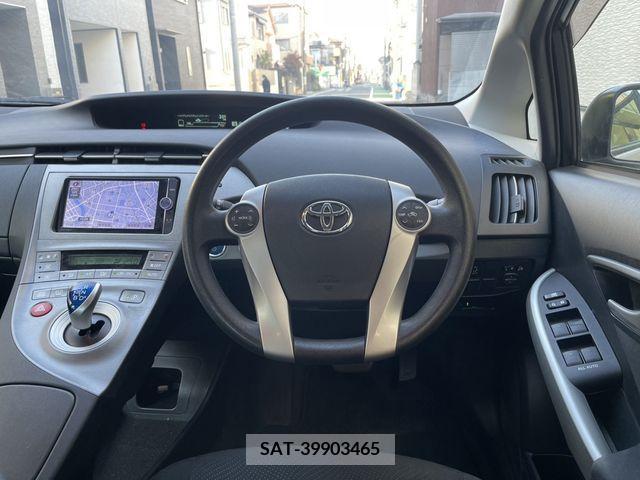 Toyota PRIUS 2013-09 205802-12