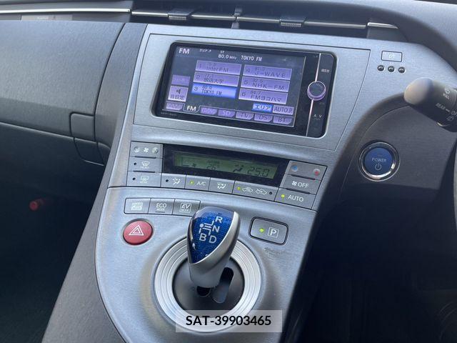 Toyota PRIUS 2013-09 205802-18