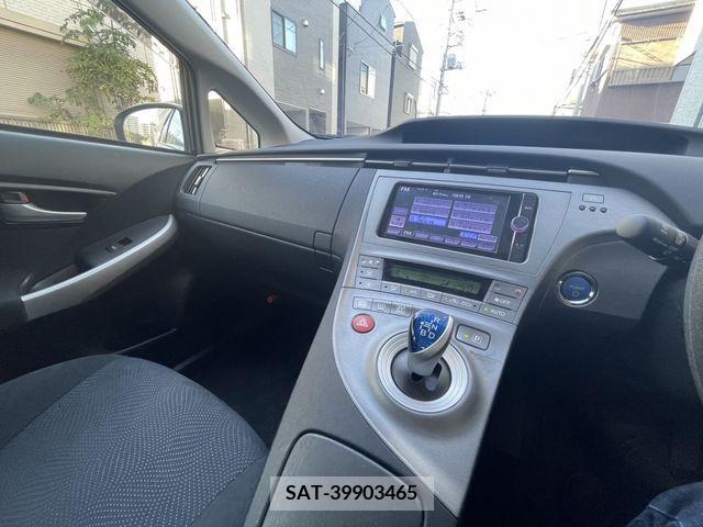 Toyota PRIUS 2013-09 205802-19