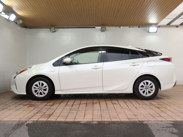 Toyota PRIUS 2017-03 24592-7