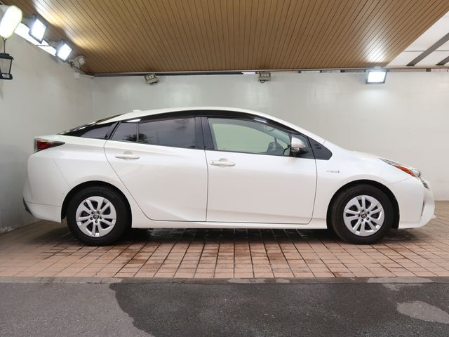 Toyota PRIUS 2017-03 24592-6