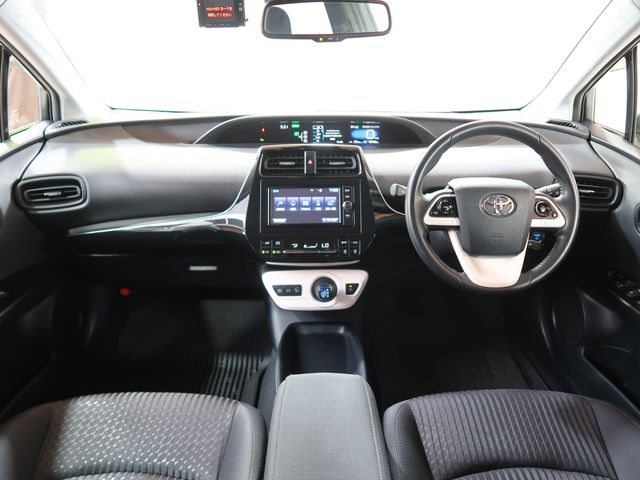 Toyota PRIUS 2017-03 24592-1
