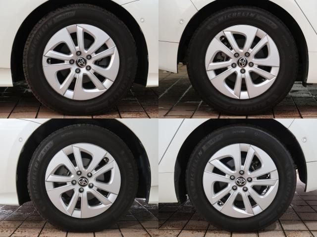 Toyota PRIUS 2017-03 24592-4
