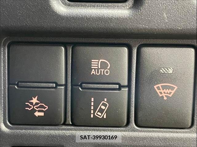 Toyota VOXY 2016-10 321513-6
