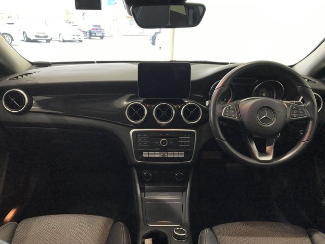 Mercedes Benz CLA-CLASS 2016-10 186093-1
