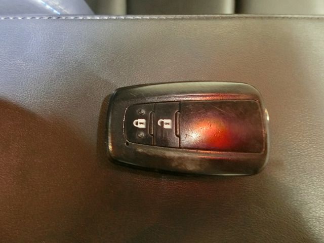 Toyota PRIUS 2016-11 183527-18