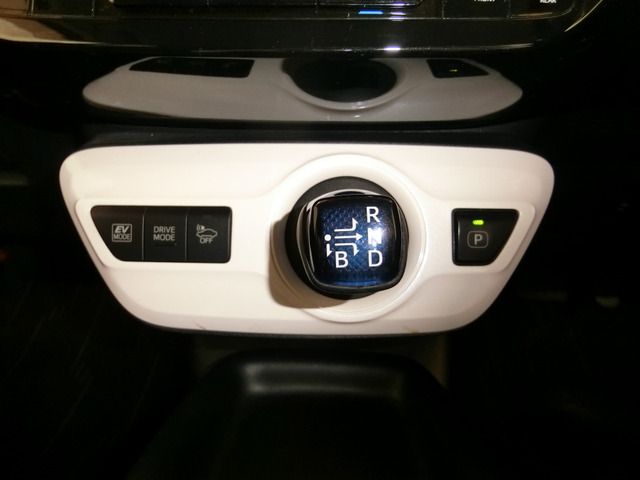 Toyota PRIUS 2016-11 183527-5