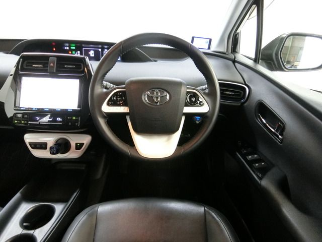 Toyota PRIUS 2016-11 183527-3