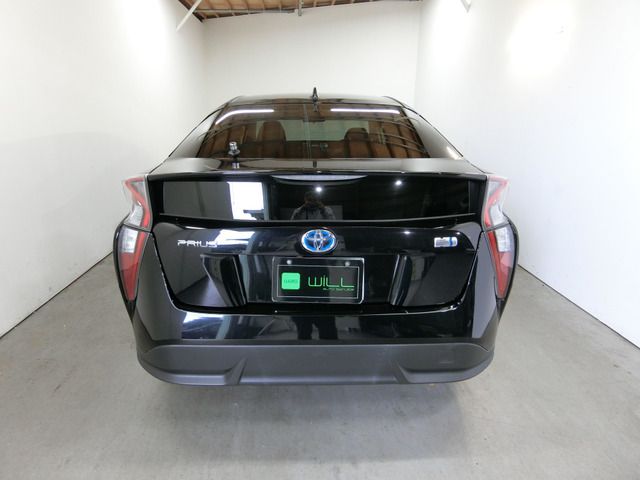 Toyota PRIUS 2016-11 183527-8