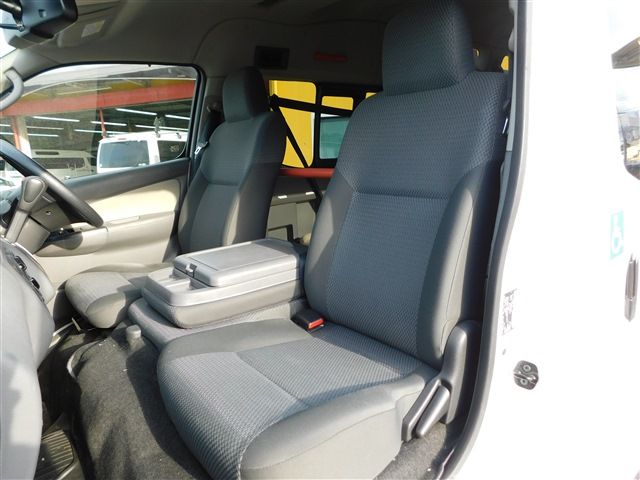 Nissan NV350 Caravan 2018-05 28786-17
