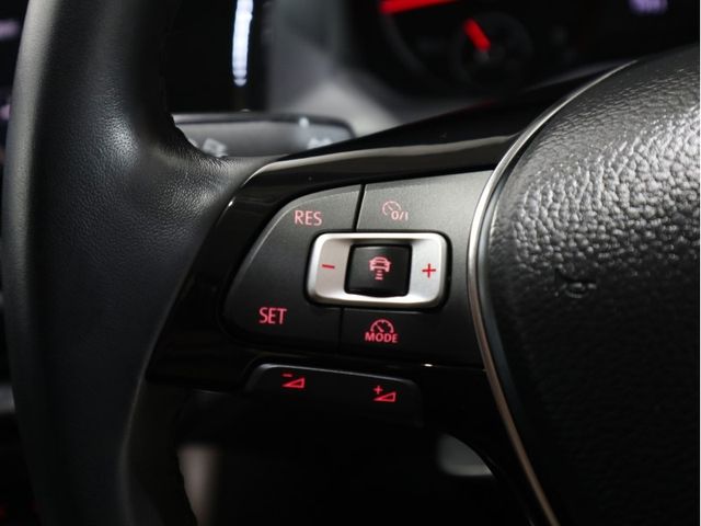 VolksWagen POLO 2020-10 18818-20