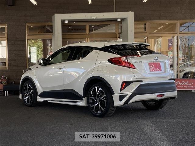 Toyota C-HR 2017-08 264920-4