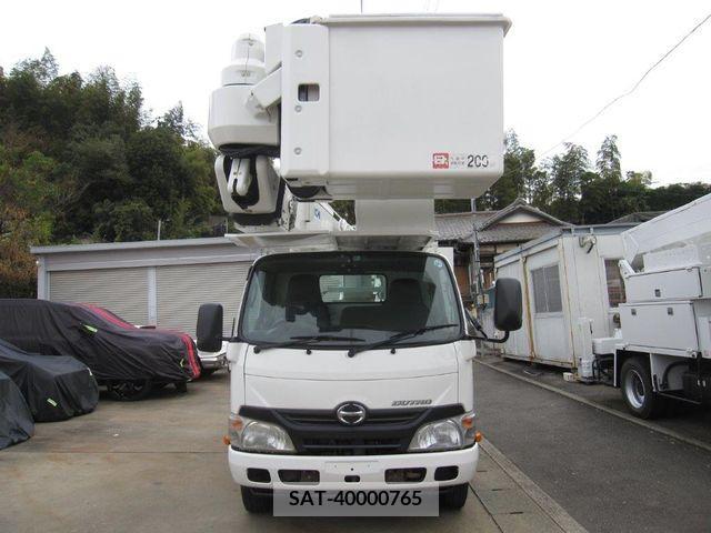 Hino DUTRO 2011-11 207877-3