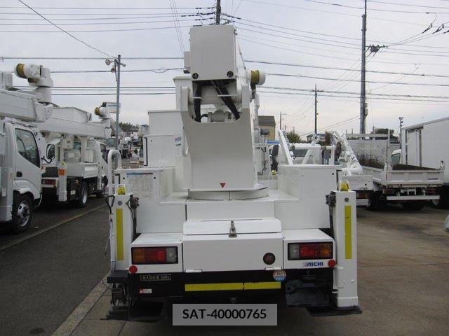 Hino DUTRO 2011-11 207877-4