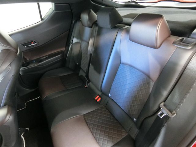 Toyota C-HR 2018-03 27960-7
