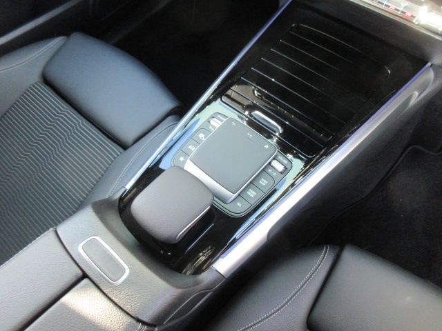 Mercedes Benz GLB-CLASS 2022-07 184561-24
