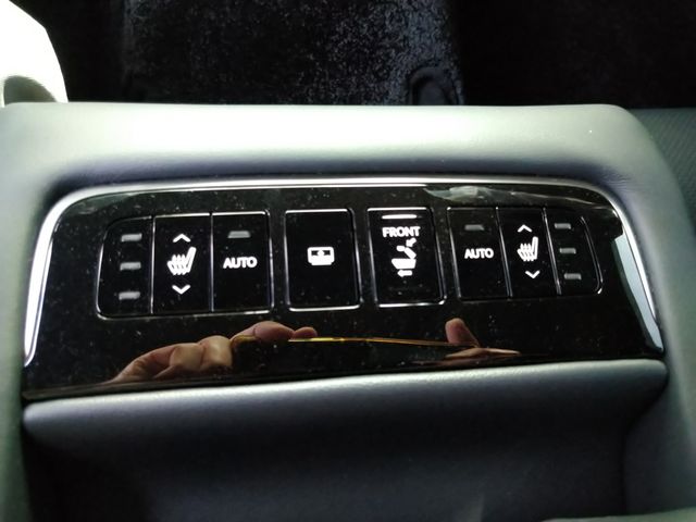 Lexus LS 2017-11 3276-25