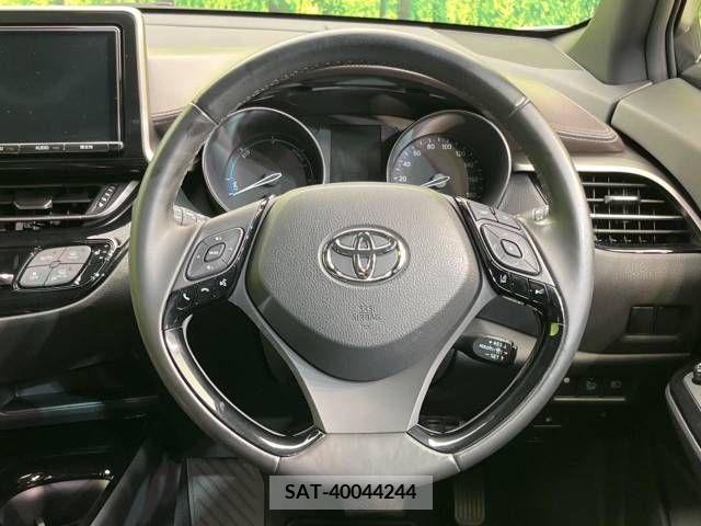 Toyota C-HR 2017-06 213759-11