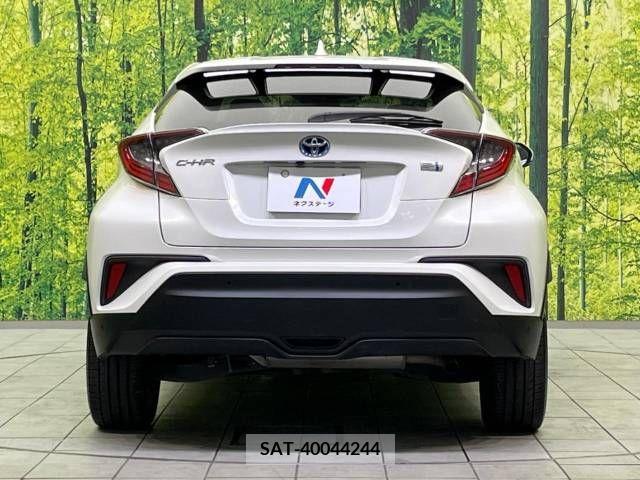 Toyota C-HR 2017-06 213759-15