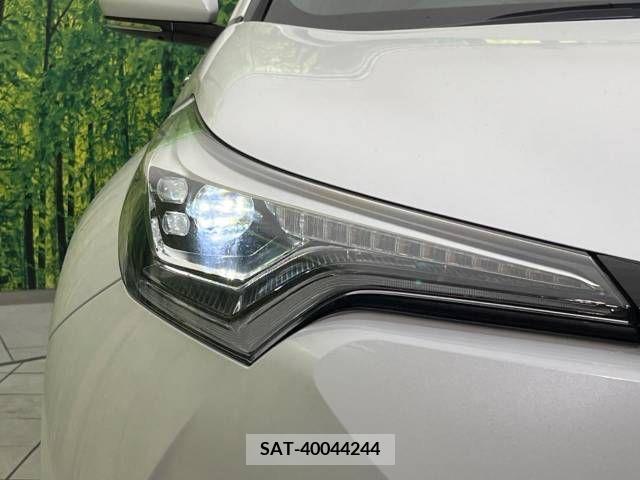 Toyota C-HR 2017-06 213759-12
