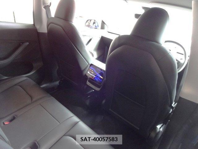 Tesla MODEL Y 2022-12 310902-18