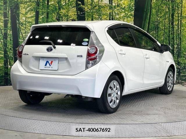 Toyota AQUA 2013-07 356144-17