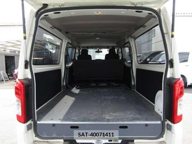 Nissan NV350 Caravan 2020-09 239644-9