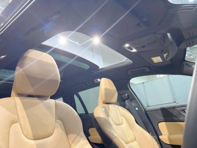 Volvo V60 2018-10 25031-5