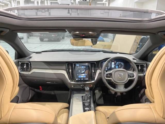 Volvo V60 2018-10 25031-1